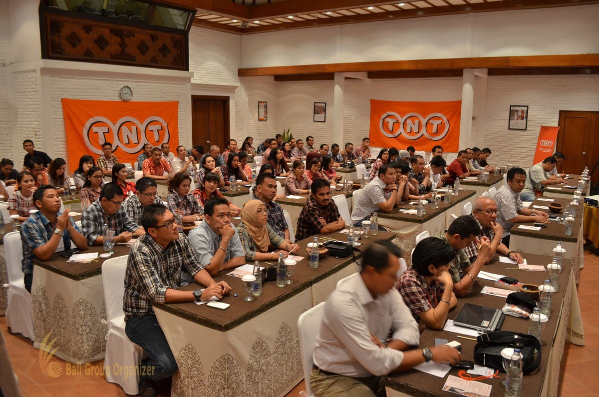 tnt-express-kick-off-2013-bali-meeting-team-building-trips