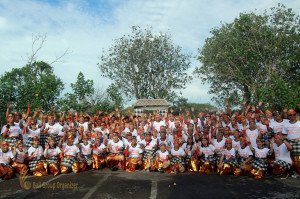 TNT, TNT Express Indonesia, Bali Group Photo, Bali Group Organizer, Costume, Balinese Costume, Kecak Dance, Balinese Dance, Dance Practice, Dance Performance, Bali
