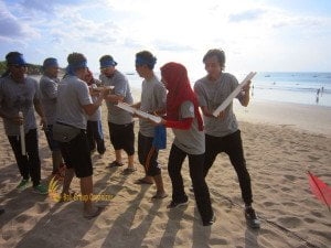 sapura kencana, sapura, kencana, bali, beach, bali beach, beach team building, team building, teamwork, fun games, games, crazy ball game practice