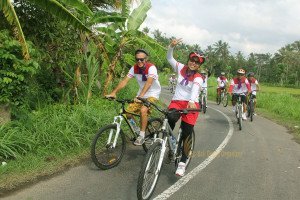 warisan, warisan group, bali cycling, treasure hunt rafting, rafting, cycling, team building, garden team building, fun games, games, Rice paddy cycling, smile