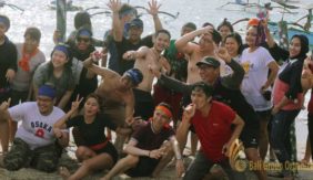 Oentoeng Suria Experience Bali Beach Team Building