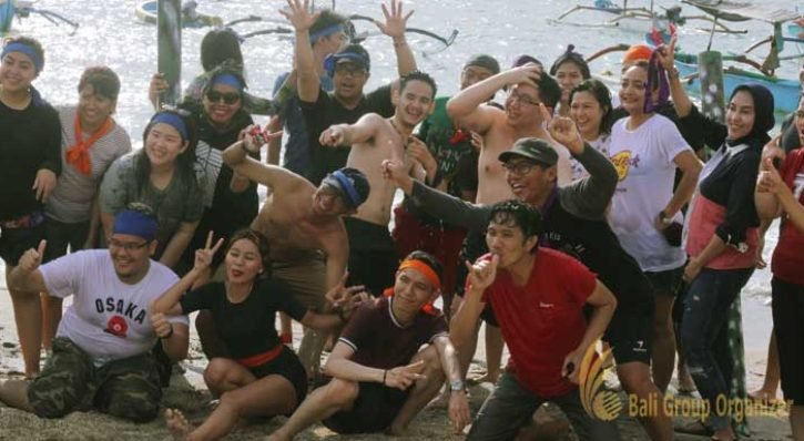 Oentoeng Suria Experience Bali Beach Team Building