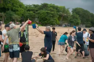 Aurecon Group Enjoy Water Tower Game - Bali Beach Fun Games fbeach fun games, water twoer, aurecon, aurecon group, beach team building, bali team buidling, incentive trip to bali