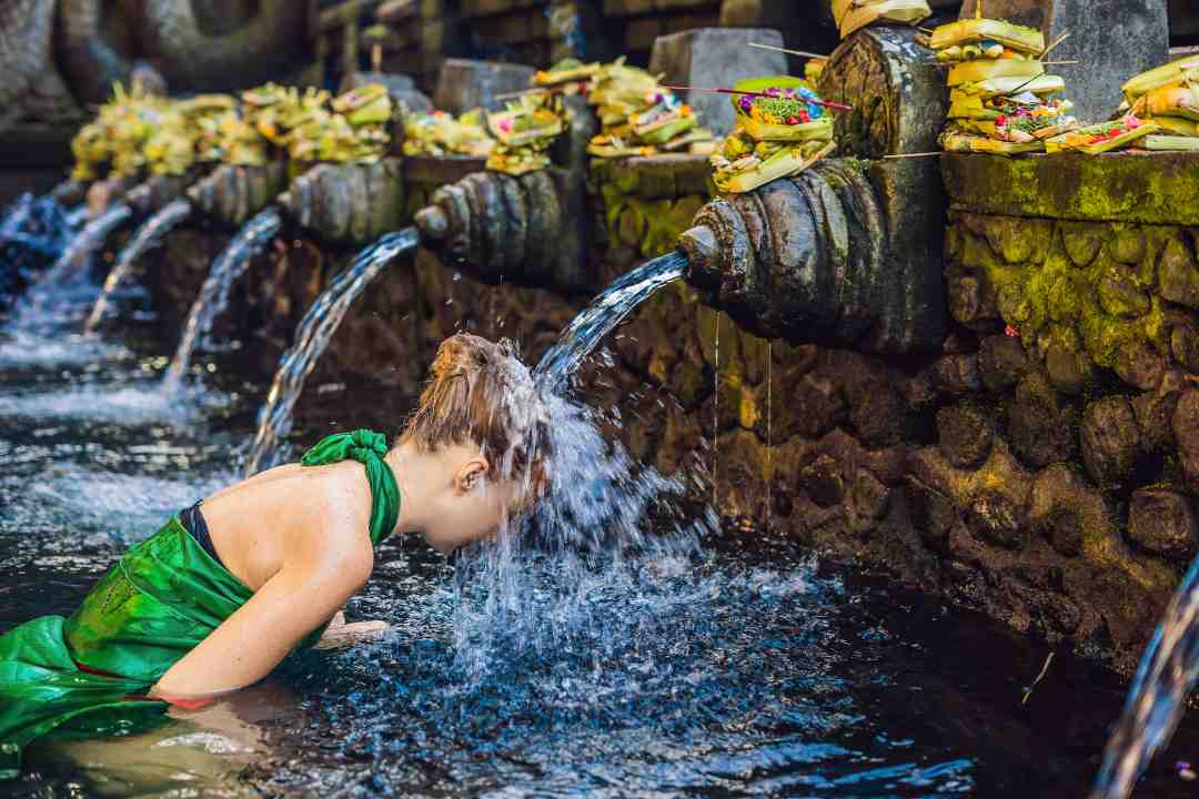 bali water purification, balinese ritual, bali tradition, bali culture, tirta empul