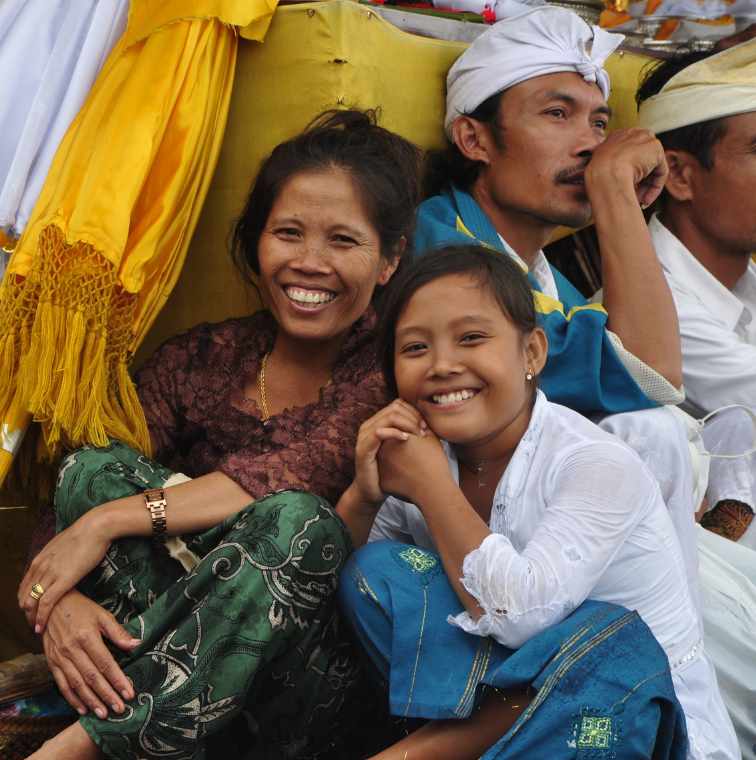 Balinese Mother and Children Sharing a Warm Smile Balinese People, Balinese Hinduism, Bali Culture, Balinese daily rituals