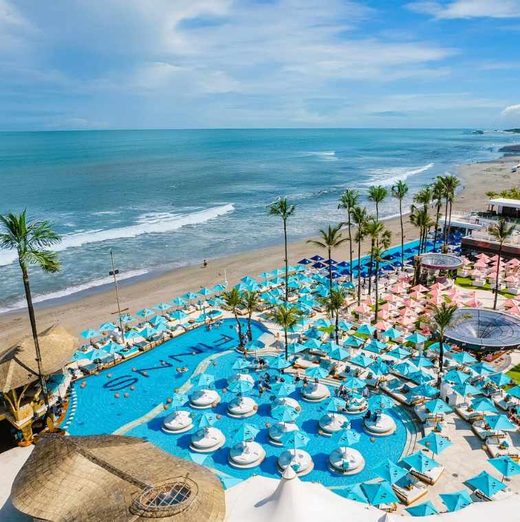 Bali Bars and Restaurant, Bali dining spot, Bali nightlife, bali beach club, finns beach club