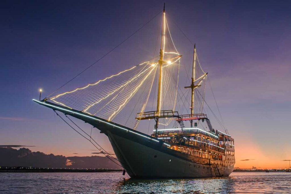 Bali gala dinner venues, Corporate event in Bali, Gala dinner ideas in Bali, Private cruise gala dinner Bali
