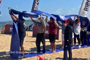 GBPN Indonesia participants coordinating together during a beach team building challenge